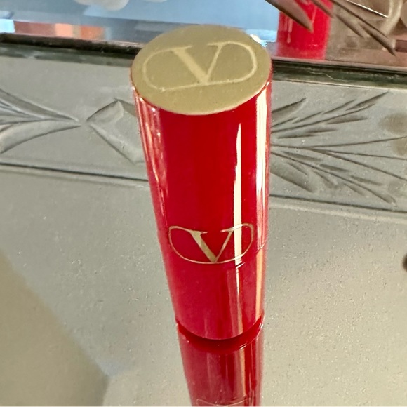 2/$12 * New Valentino 22R Lipstick Mini - Picture 3 of 6